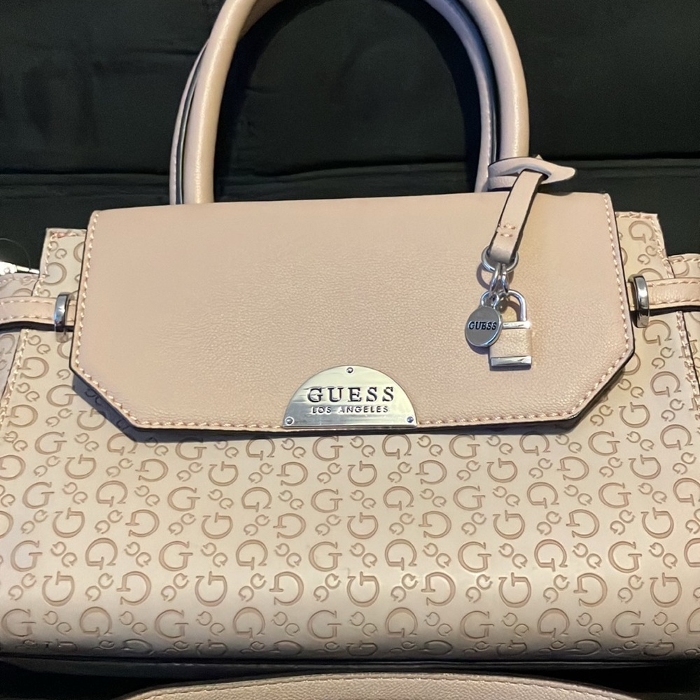 EUC Guess crossbody bag - Picture 4 of 15